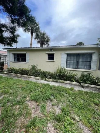 Image 3 - 2072 North 47th Street, Saint Lucie County, FL 34947, USA - House for sale