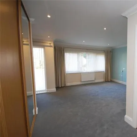 Image 9 - Holly Park, London, N3 3JB, United Kingdom - Townhouse for rent