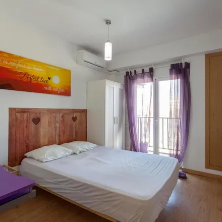 Rent this 3 bed apartment on Carrer de Berenguer Montoliu in 5, 46011 Valencia