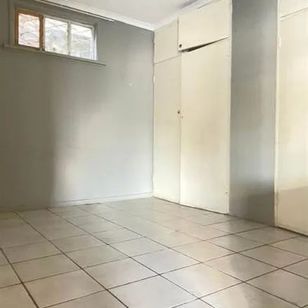 Image 3 - Lawn Street, Rosettenville, Johannesburg, 2001, South Africa - Apartment for rent