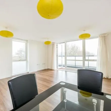 Image 2 - Shanklin Court, Palmerston Road, London, W3 8FN, United Kingdom - Apartment for sale