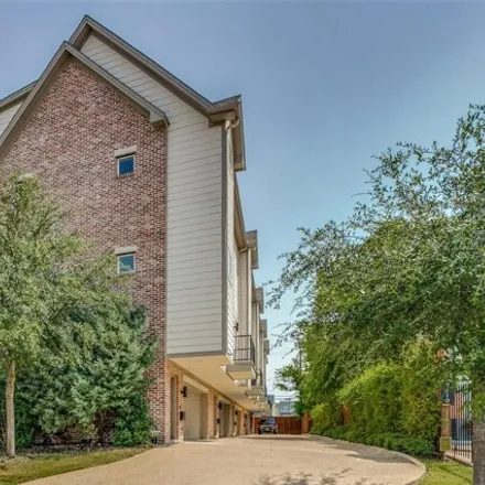 Buy this 2 bed condo on 2110 Bennett Ave Unit 1 in Dallas, Texas