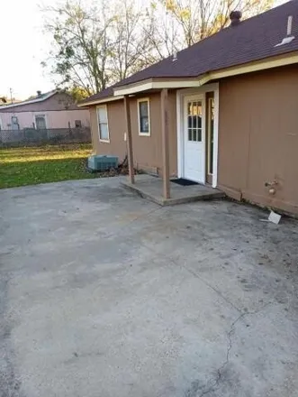 Rent this 3 bed house on 313 Lipscomb Street in Cleburne, TX 76031