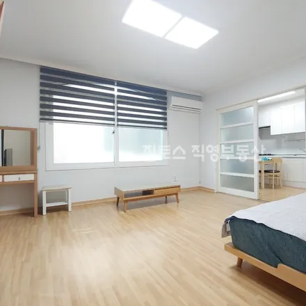 Rent this studio apartment on 서울특별시 강남구 역삼동 626-6