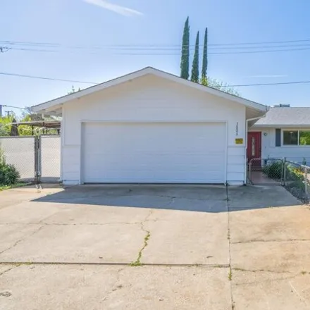 Buy this 3 bed house on 3886 Alta Mesa Drive in Redding, CA 96002