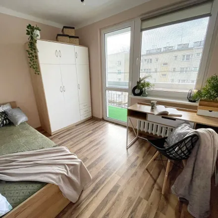 Rent this 3 bed room on Mazowiecka 104 in 30-023 Krakow, Poland