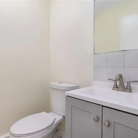 Rent this 3 bed apartment on 6 Waverly Place in Stamford, CT 06902