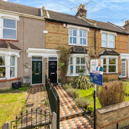 Buy this 3 bed townhouse on Hammonds Corner in Singlewell Road, Gravesend
