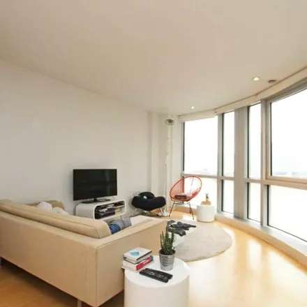 Rent this 1 bed apartment on Ontario Tower in 4 Fairmont Avenue, London