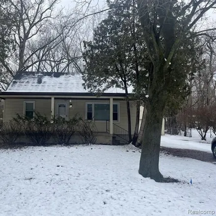 Rent this 4 bed house on 21949 Fairway Drive in Southfield, MI 48033