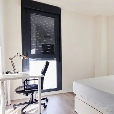 Rent this 2 bed room on Viviendas Habitat Atrium in Avenida Plácido Fernández Viagas, 41704 Dos Hermanas