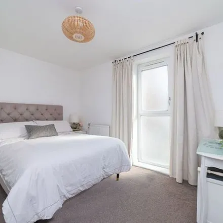 Rent this 2 bed apartment on Royal Crescent in Whitestone Way, London