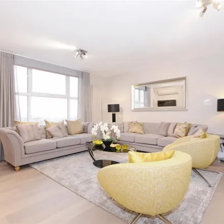 Rent this 3 bed apartment on Finchley Road in London, NW8 0SG