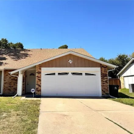 Rent this 3 bed house on 2518 Fallcreek St in Arlington, Texas