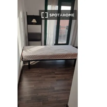 Rent this 3 bed room on Calle de Vicente Casabán Sena in 46950 Xirivella, Spain