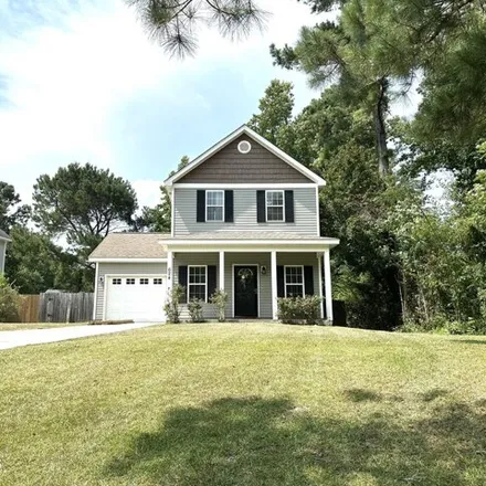 Buy this 3 bed house on 624 Shamrock Dr in Jacksonville, North Carolina