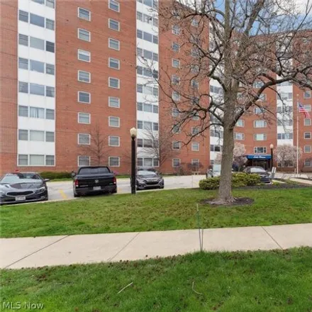 Buy this 3 bed condo on 11878 Edgewater Drive in Lakewood, OH 44107
