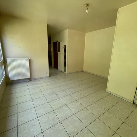 Image 5 - Place de l'Église, 91190 Gif-sur-Yvette, France - Apartment for rent