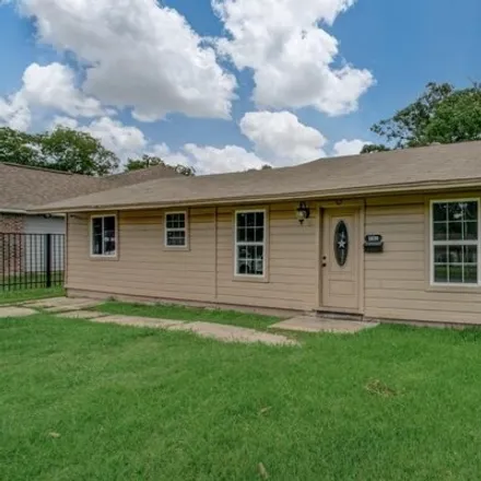 Rent this 3 bed house on 5855 Southurst Street in Houston, TX 77033