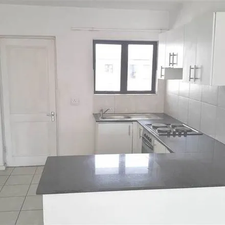 Image 4 - Voortrekker Road, Maitland, Cape Town, 7405, South Africa - Apartment for rent