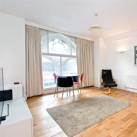 Rent this 2 bed apartment on Farringdon Road in London, EC1N 8RA