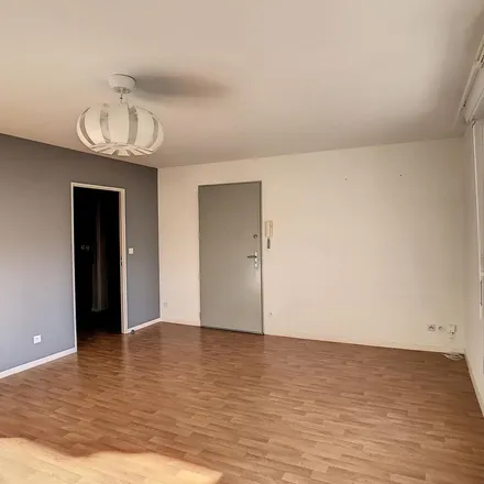 Rent this 3 bed apartment on 40 Rue du Commerce in 63200 Riom, France