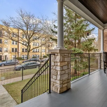 Image 2 - 4908 North Hermitage Avenue, Chicago, IL 60613, USA - House for sale