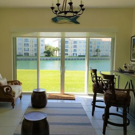 Image 3 - 34 Harbour Isle Drive, Fort Pierce, FL 34949, USA - Condo for rent