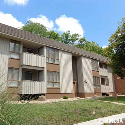 Rent this 1 bed apartment on 3400 North Knoxville Avenue in Peoria, IL 61603
