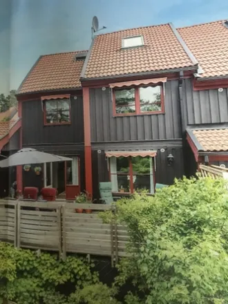 Rent this 5 bed townhouse on Pilsbo in Slånbärsvägen, 193 37 Sigtuna