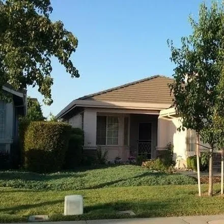 Buy this 2 bed house on 424 Mandarin Circle in Vacaville, CA 95687