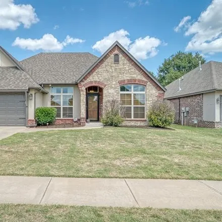 Buy this 3 bed house on 2908 West Mobile Street in Broken Arrow, OK 74011