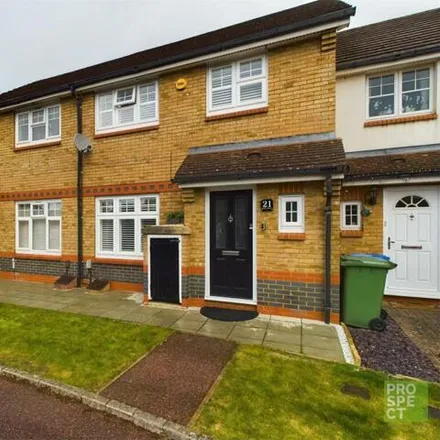 Buy this 3 bed townhouse on Roby Drive in Easthampstead, RG12 7FG