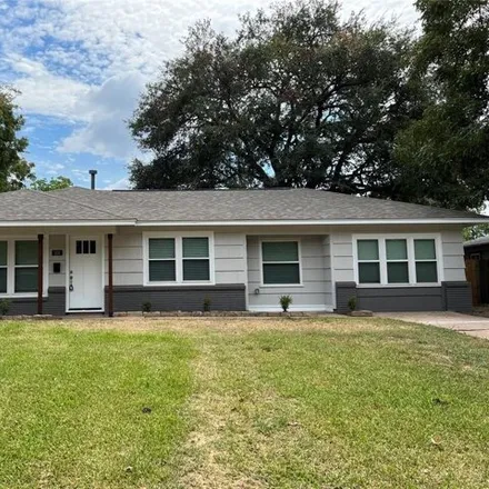 Rent this 3 bed house on 330 Wisteria Street in Lake Jackson, TX 77566