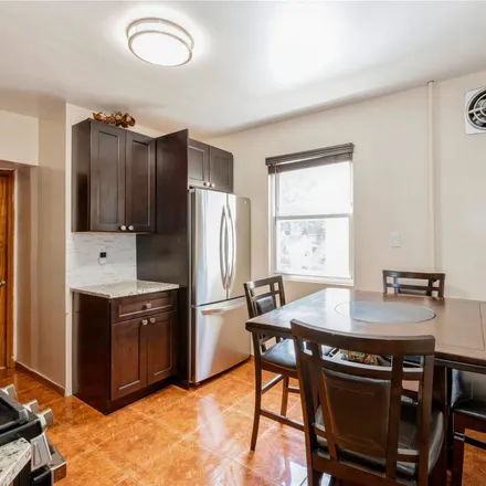 Image 4 - 108-58 52nd Avenue, New York, NY 11368, USA - Townhouse for sale