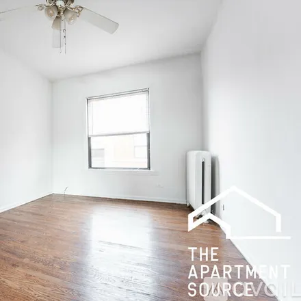 Rent this 1 bed apartment on 929 W Sunnyside Ave
