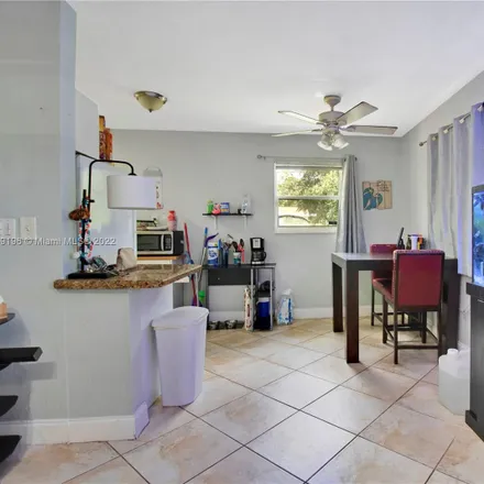 Image 7 - 7135 Hayes Street, Fleetwood Manor, Hollywood, FL 33024, USA - House for sale