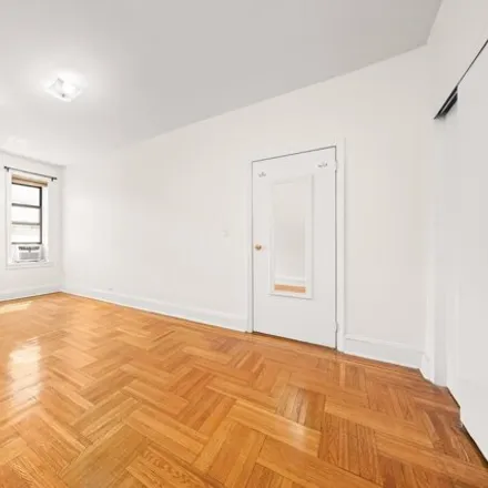 Image 4 - 24 Bennett Avenue, New York, NY 10033, USA - Apartment for sale
