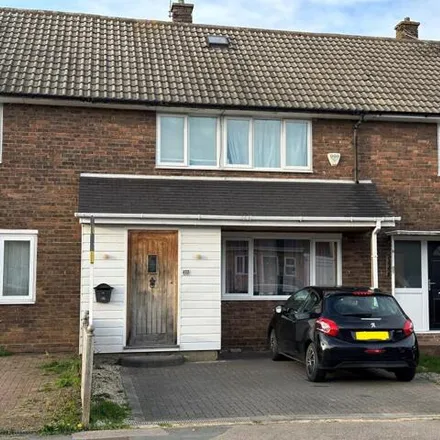 Rent this 3 bed house on Botelers in The Knares, Basildon
