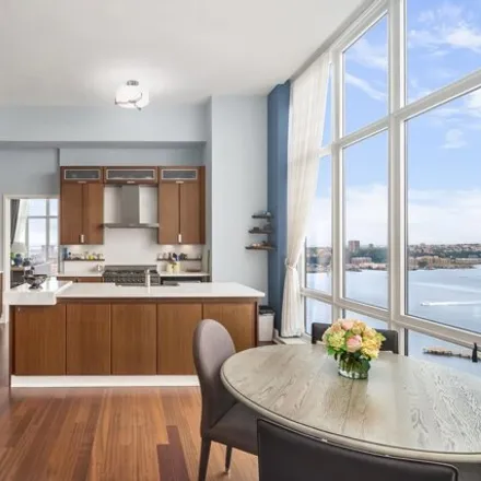 Image 6 - The Aldyn, 60 Riverside Boulevard, New York, NY 10069, USA - Condo for sale