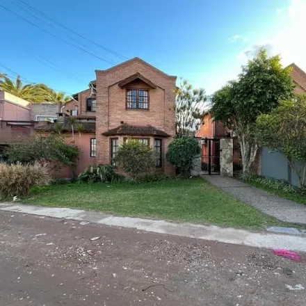 Buy this 2 bed house on Comodoro Rivadavia 1378 in Adrogué, Argentina