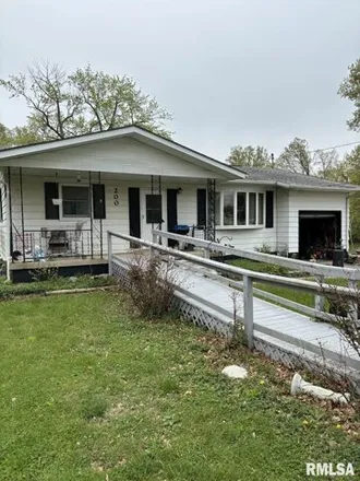 Buy this 3 bed house on 2132 Grand Boulevard in Taylorville, IL 62568