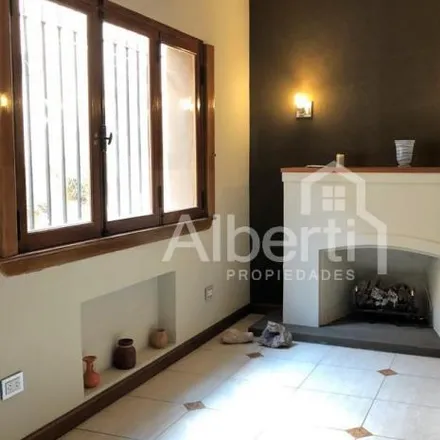 Buy this 3 bed house on Héroes de Malvinas Argentinas 247 in Partido de Morón, Haedo