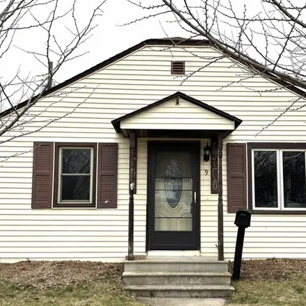 Buy this 2 bed house on 99 Armstrong Court in Kaukauna, WI 54130