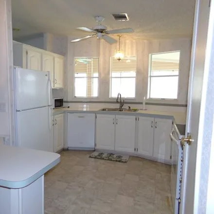 Image 3 - 7020 Harbor View Drive, Lake County, FL 34788, USA - Apartment for sale