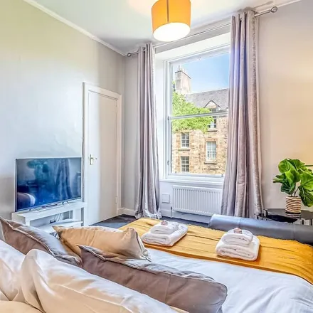 Rent this 3 bed apartment on City of Edinburgh in EH1 1NB, United Kingdom