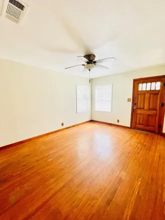 Image 3 - 201 Northeast 5th Street, Andrews, TX 79714, USA - House for rent