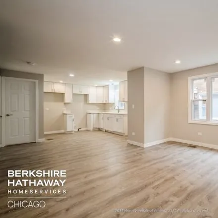 Image 3 - 7007 S East End Ave Apt D, Chicago, Illinois, 60649 - House for sale