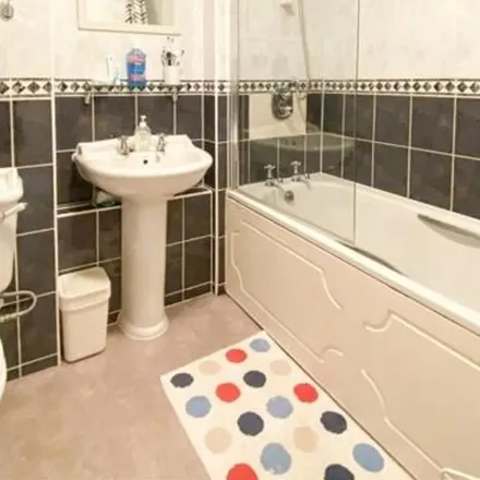 Rent this 1 bed apartment on Chateau in Linden Gardens, London