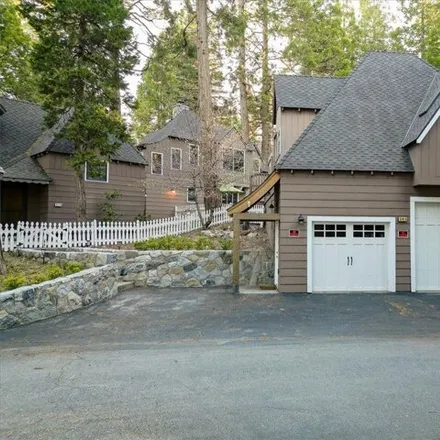 Image 2 - 292 E Lane, Lake Arrowhead, CA 92407, USA - House for sale